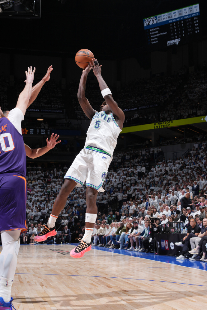 菲尼克斯太阳发布备战花絮，窗口期篮板制胜，法国杯任务艰巨，球探报告显示潜力