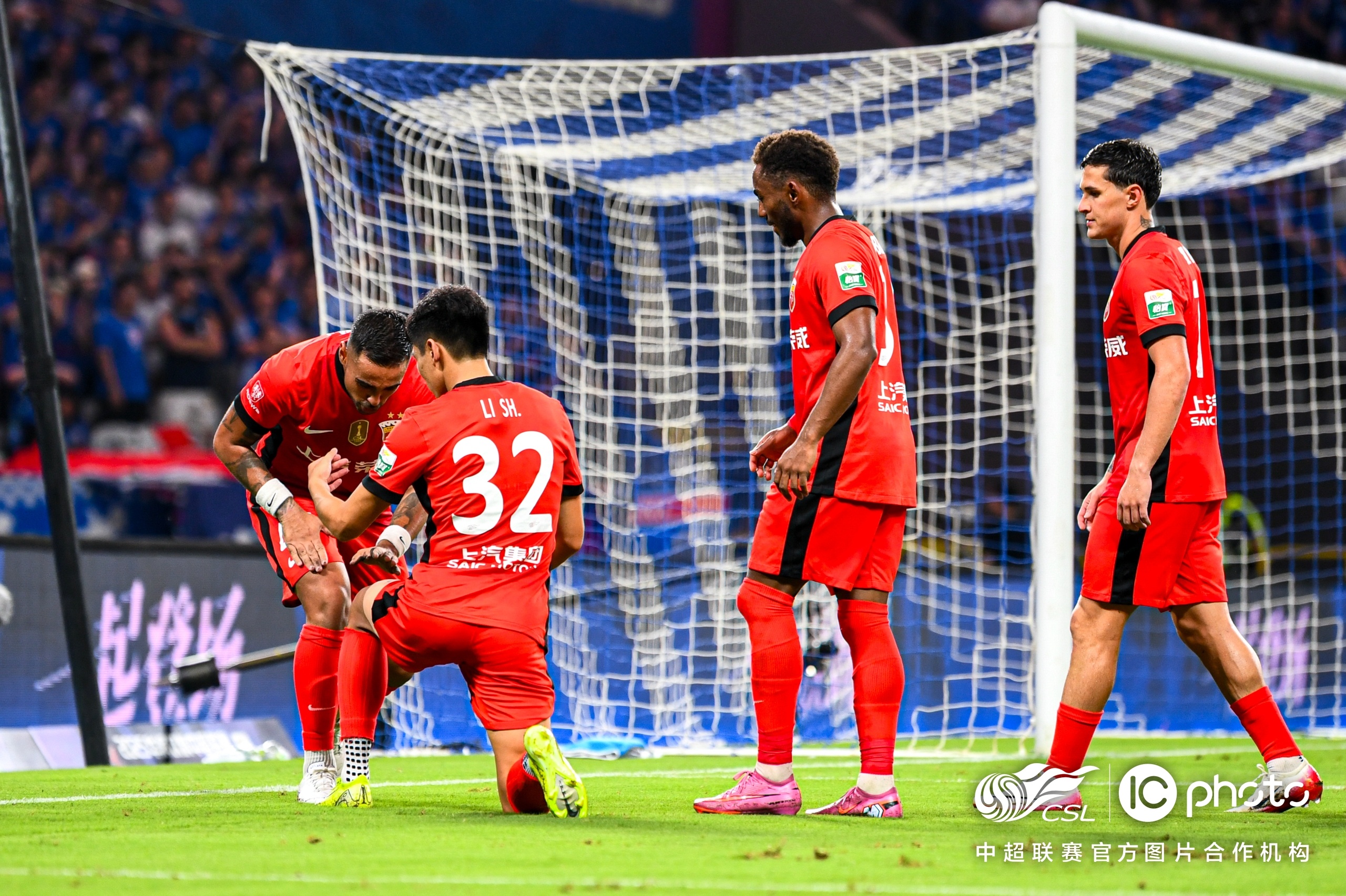 Jiuyou Sports-包含上海申花迎中超关键赛，窗口期临场应变，更衣室稳定，轮换策略成焦点的词条